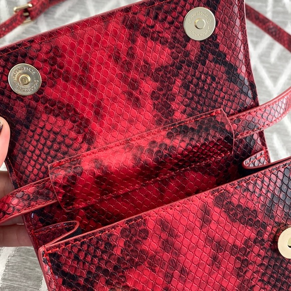 Framed Bag Handbag or Crossbody Red Snakeskin Snap Closure Removable Strap - Picture 5 of 8